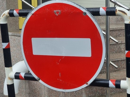Участок улицы Авиационной в Южно-Сахалинске закрыли для сквозного проезда