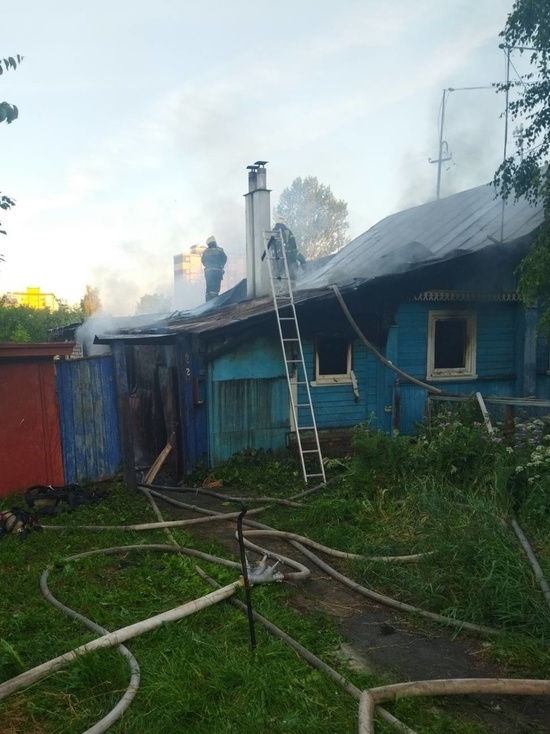 Ночью в Иванове сгорел большой частный дом - есть пострадавшие