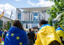 Европейские лидеры предоставили Украине статус кандидата в ЕС поздно вечером в четверг