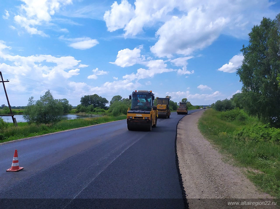 Более 200 млн рублей направят на ремонт дороги в Алтайском крае