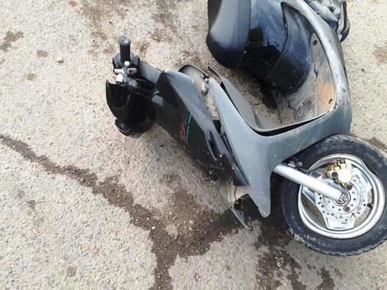 В ДТП пострадали 15-летний водитель и пассажир мопеда в Чите