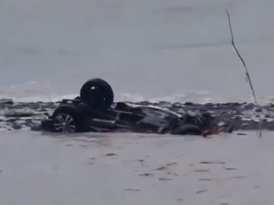 Появилось видео унесенных в Сочи в море машин: пропали шестеро, один погиб