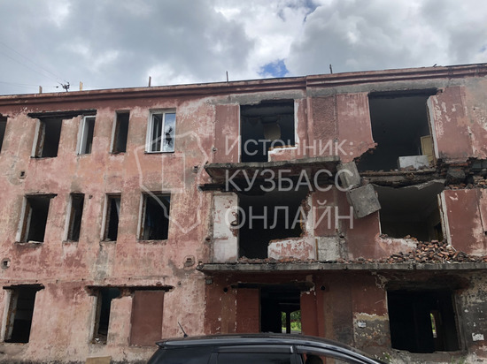 Новокузнечане пожаловались на разрушающееся заброшенное здание