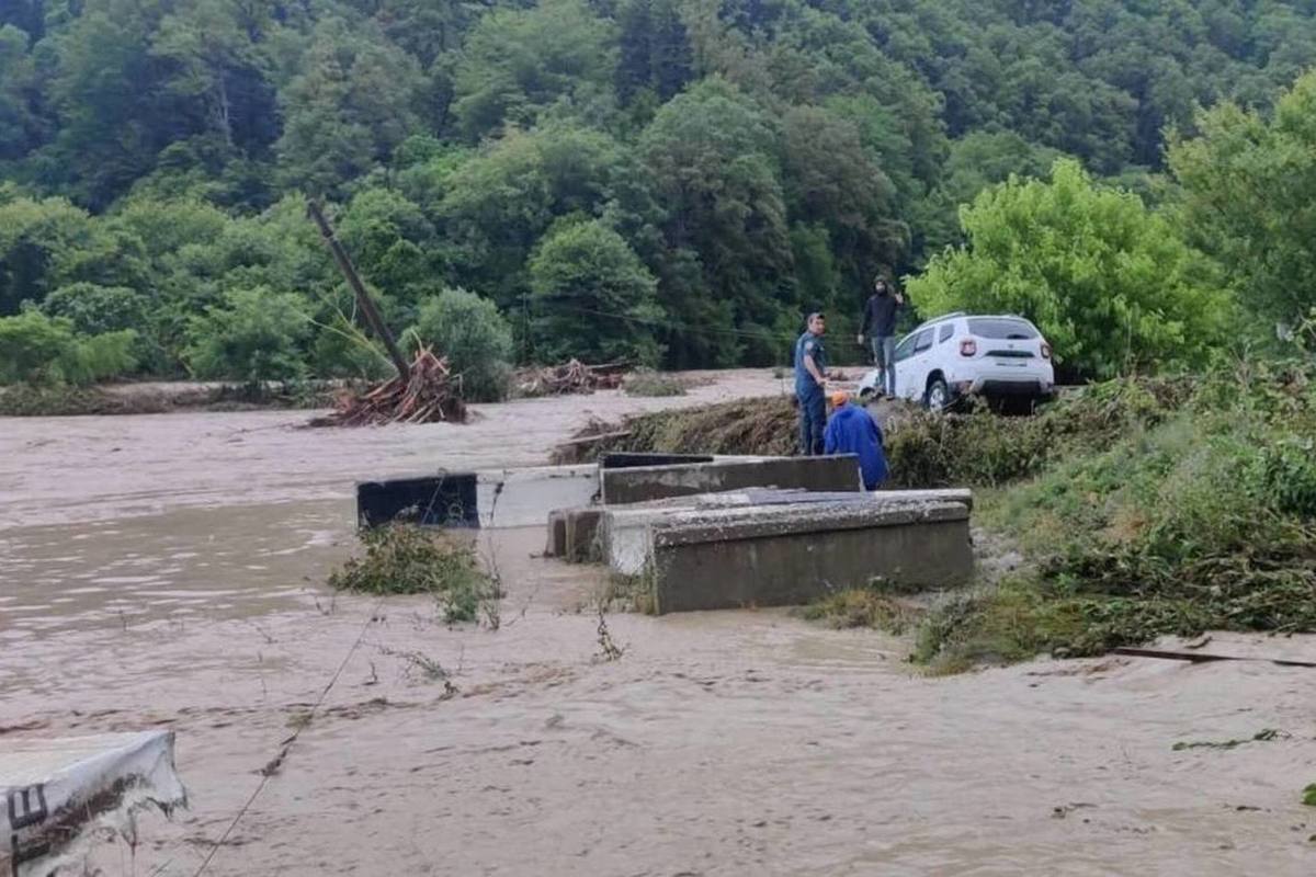 Сочи июнь 2023. Сочи Хоста потоп. Лазаревское наводнение 2022. Абхазия наводнения 2021. Лазаревское Сочи сель.