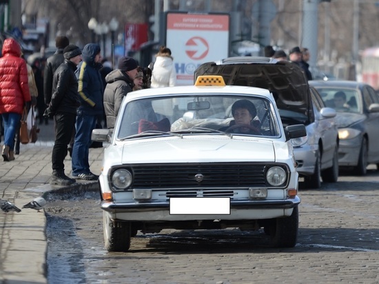 Жители Екатеринбурга жалуются на проблемы с работой сервисов такси