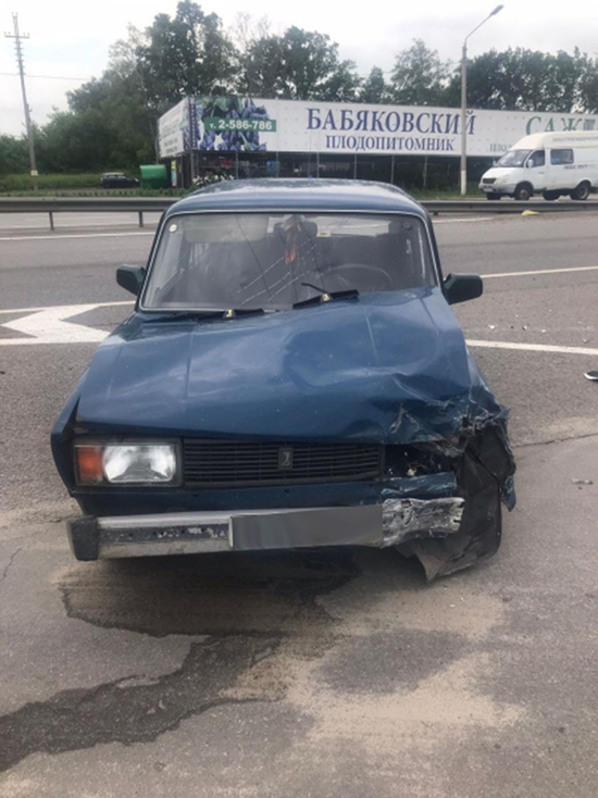 Воронежские полицейские просят помощи в поиске водителя, скрывшегося с места ДТП, где пострадали люди