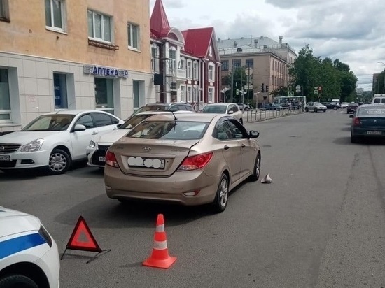 Подростка сбили, когда он переходил улицу Петрозаводска в неположенном месте