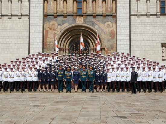 В Кремле вручили дипломы и аттестаты суворовцам и кадетам