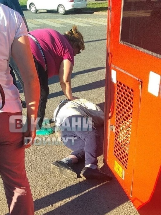 Автобус, сдавая назад в Казани, сбил пешехода