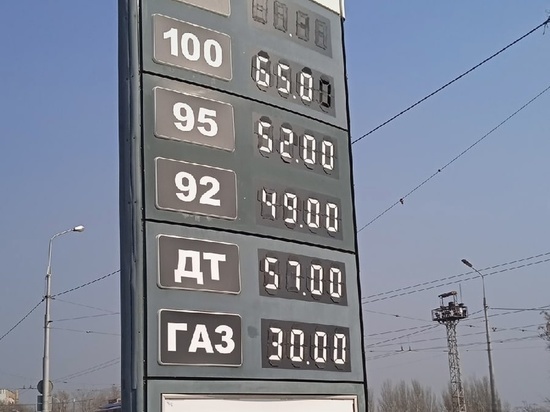 В ЛНР снизилась цена на бензин