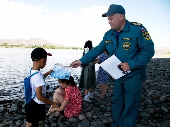 Спасатели Тувы проводят  акцию «Вода – безопасная территория»