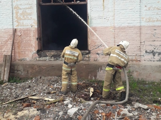 Под Курском потушили пожар на Глушковской суконной фабрике