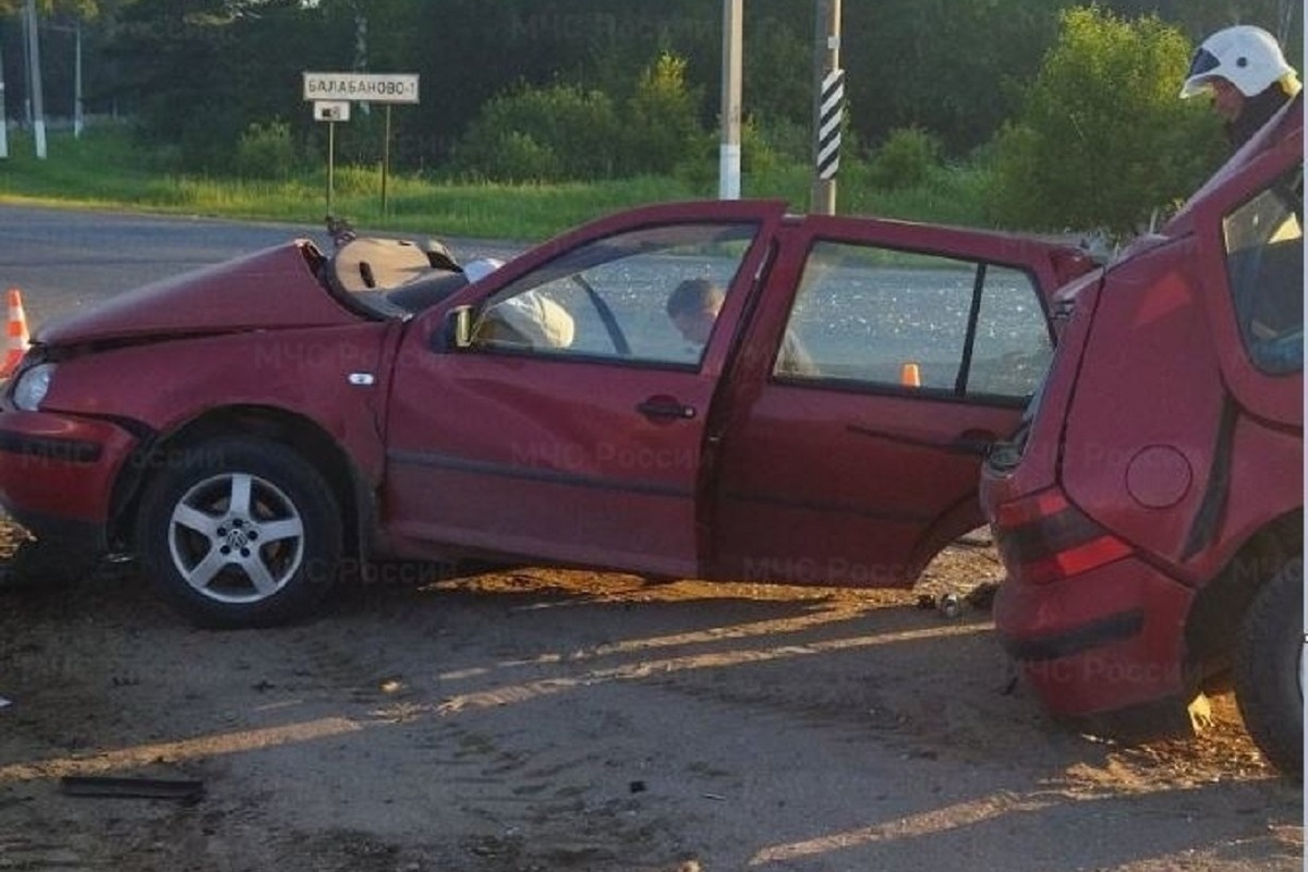 В балабаново возле 1. Столкновение автомобилей.