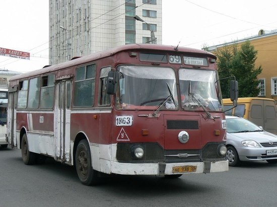 В Омске почти сто лет назад вышли в рейс первые пассажирские автобусы