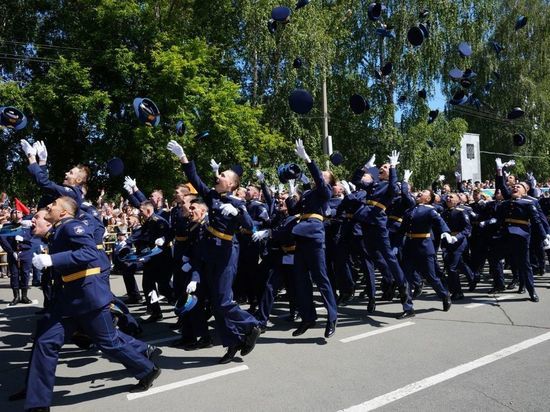 Из челябинского филиала военно-воздушной академии выпустилось 200 офицеров
