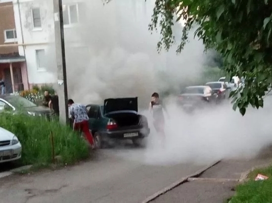 Деу Нексия горела в Ижевске 24 июня