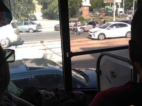 25-летний водитель сбил 23-летнего пешехода на переходе в Новосибирске