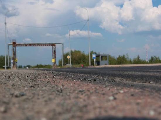 Дорожники быстро ремонтируют проблемную трассу в Коротчаево