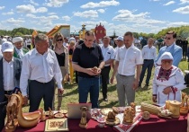 Временно исполняющий обязанности Главы Марий Эл Юрий Зайцев принял участие в праздновании национального дня плуга.