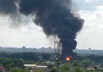 Украинские Телеграм-каналы сообщили, что в Киеве полыхает масштабный пожар