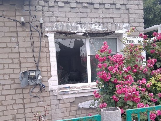 Частные дома Ясиноватой разрушены снарядами: ФОТО