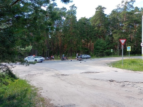 Двое мотоциклистов пострадали в ДТП в рязанском посёлке Солотча