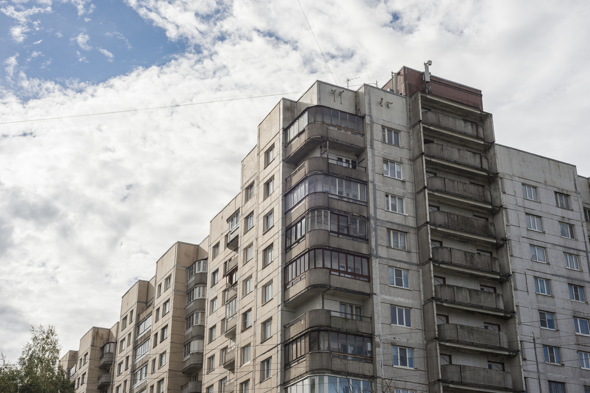 Вырастет на 20. Реконструкция фасадов панельных домов. Панельные дома спальных районов СПБ. Спальный район СПБ Красногвардейский. Дом панельный в Купчино.