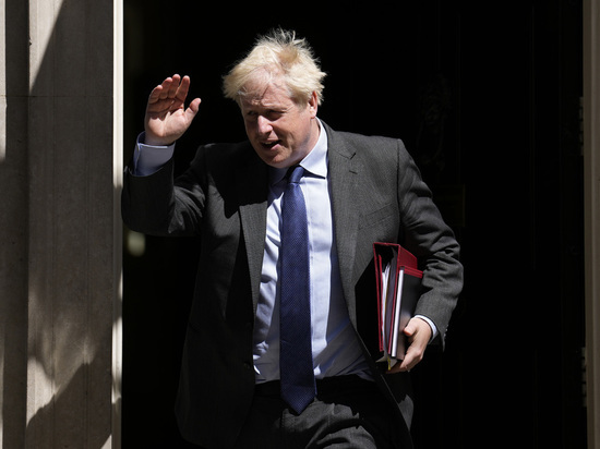 Премьер-министр Великобритании Борис Джонсон, который прибыл на саммит "Большой семерки" в Германии, сделал заявление относительно цены, которую придется платить Западу в случае отказа от поддержки Украины