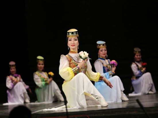Калмыцкий ансамбль "Тюльпан" стал украшением национального праздника в Якутии