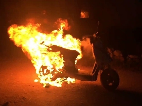 В Ростове сгорел скутер