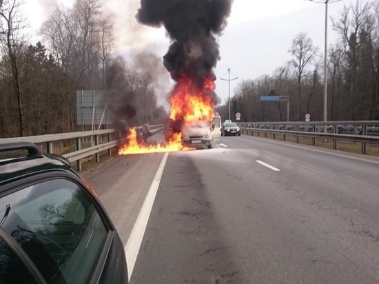 Пожарные потушили горящую «Audi» в Черняховске