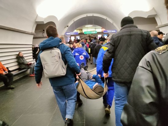 Панические атаки и приступ стенокардии: из-за чего петербуржцам может поплохеть в метро