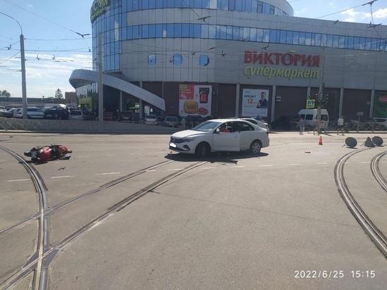Калининградец слетел со скутера и угодил под колеса Volkswagen