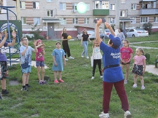 Дворовые тренеры занимаются с белгородцами на 374 спортплощадках региона