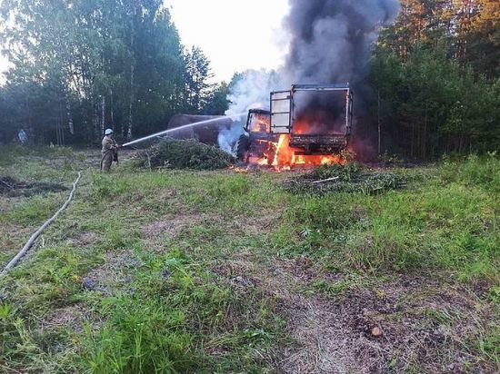 В Судогодском районе тушили трактор и грузовик