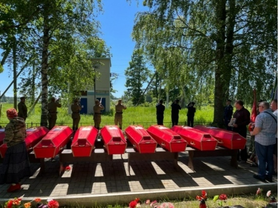 Церемония захоронения останков 55 красноармейцев захоронили в Лодейнопольском районе