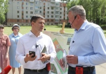 Экскурсию по городу для губернатора Олега Кувшинникова и вологжан провел мэр Сергей Воропанов