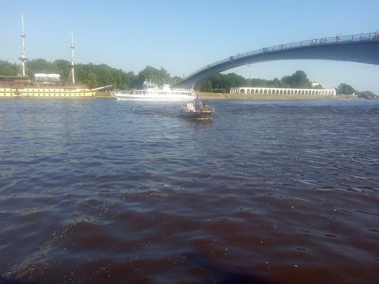 В новгородской реке Волхов начали искать тело подростка