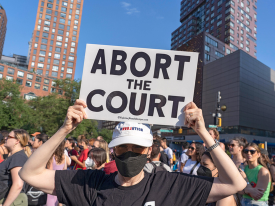 В США начались погромы из-за запрета абортов: тема стала «священной коровой»