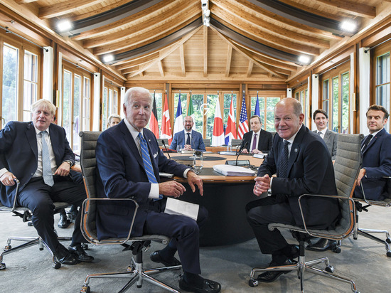 Лидеры G7 обсудили обнаженный торс Путина перед фотосессией