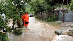 Потоп: спасатели оказывают помощь жителям Симферопольского района