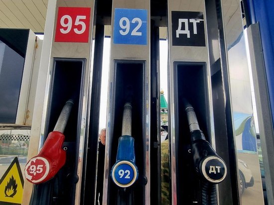 Две марки бензина подешевели на АЗС в Южно-Сахалинске