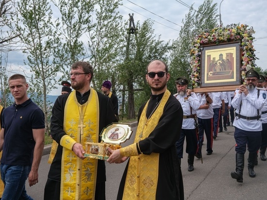 2000 верующих приняли участие в первом с начала пандемии крестном ходе в Красноярске