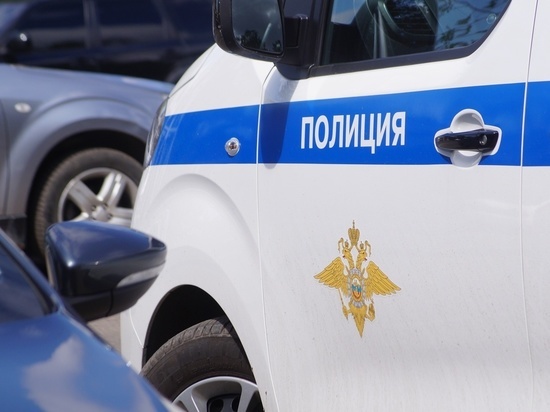 Житель Омской области отрубил сельчанке палец топором