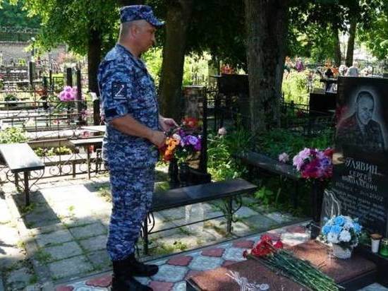 Брянские росгвардейцы почтили память погибшего в Чечне коллеги