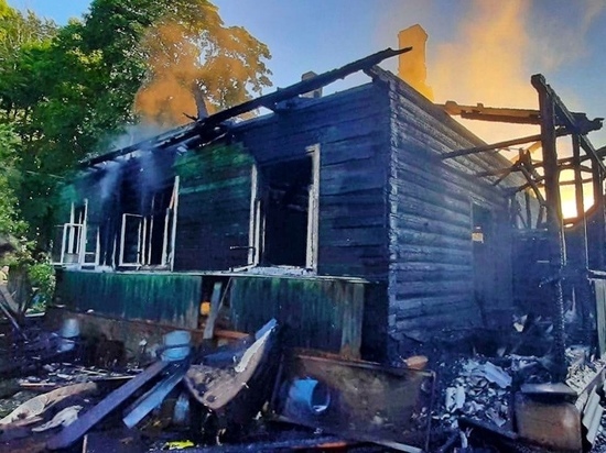 В Велиже простые горожане  на пожаре спасли человека