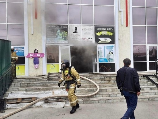 Крупный пожар произошел в торговом центре Шадринска