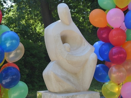 Памятник материнству установили в Вологде на бульваре Пирогова