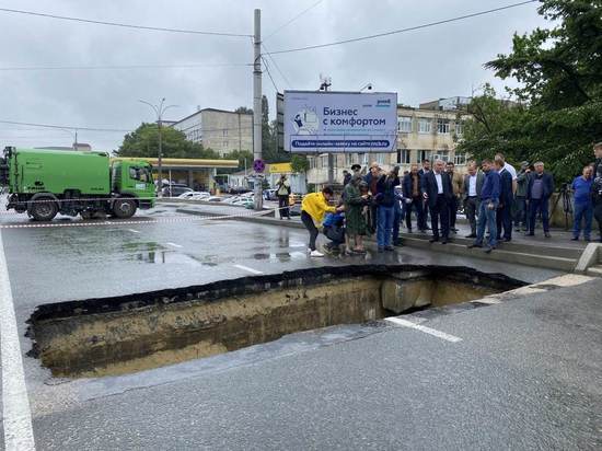 Обрушенный мост в Симферополе восстановят до конца июля