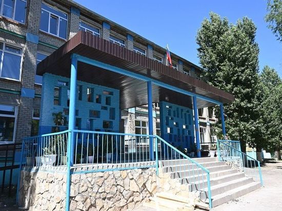 Роман Бусаргин потребовал завершить ремонт старейшей школы Маркса к 1 сентября